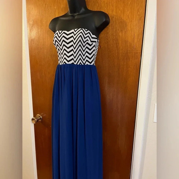 Sweet Storm Chevron Maxi Dress Small Strapless Blue Flowy 47β - Picture 12 of 16